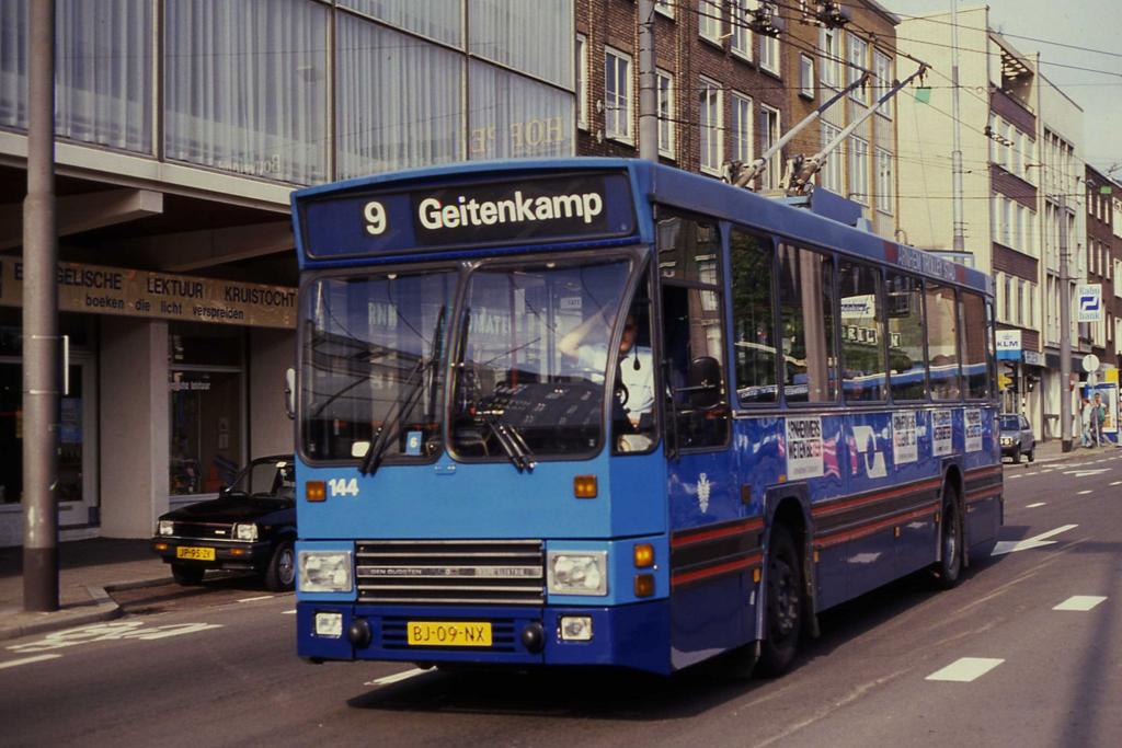 Am 15.7.1989 verkehrte dieser O-Bus den Oudsten 
auf der Linie 9 in Arnheim / Niederlande.