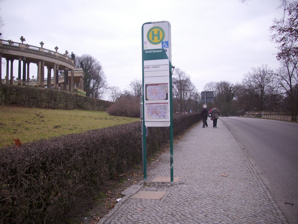 Bushaltestelle  Schlo Sansouci  der ViP in Potsdam.