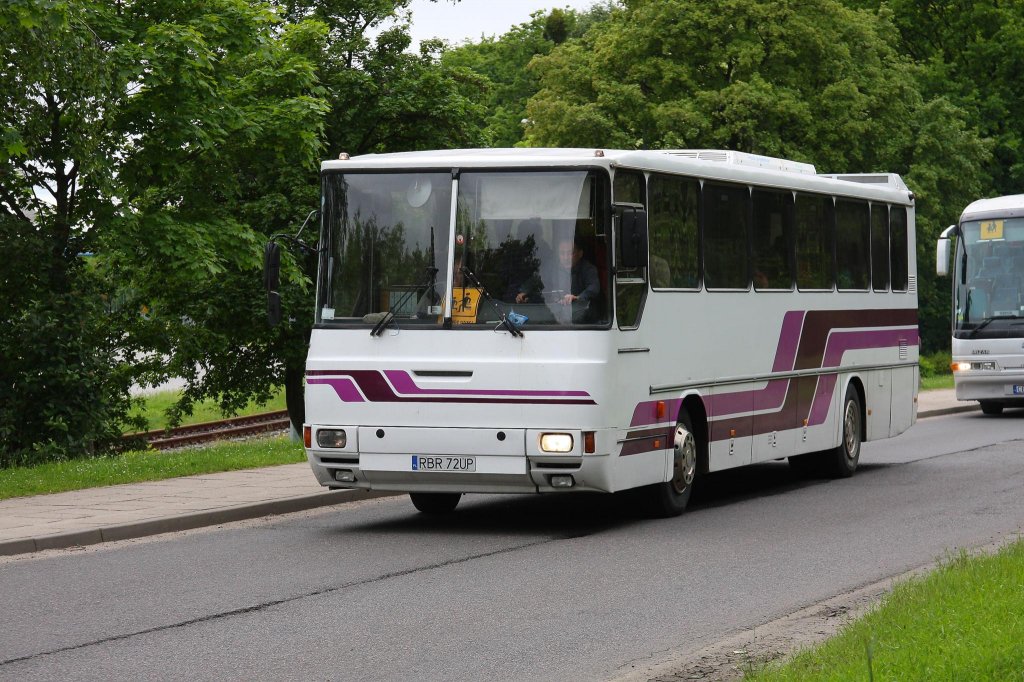 Dieser Autosan H 10/11 Reisebus war am 5.6.2013 auf der Westerplatte in Danzig
unterwegs.
