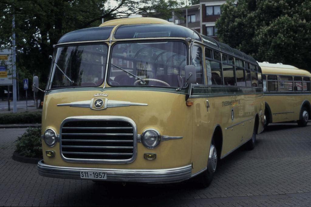 Dieser historische Setra S 11, Baujahr 1957, nahm am 21.5.1995 an einem 
Oldtimer Treffen in Nordhorn teil.