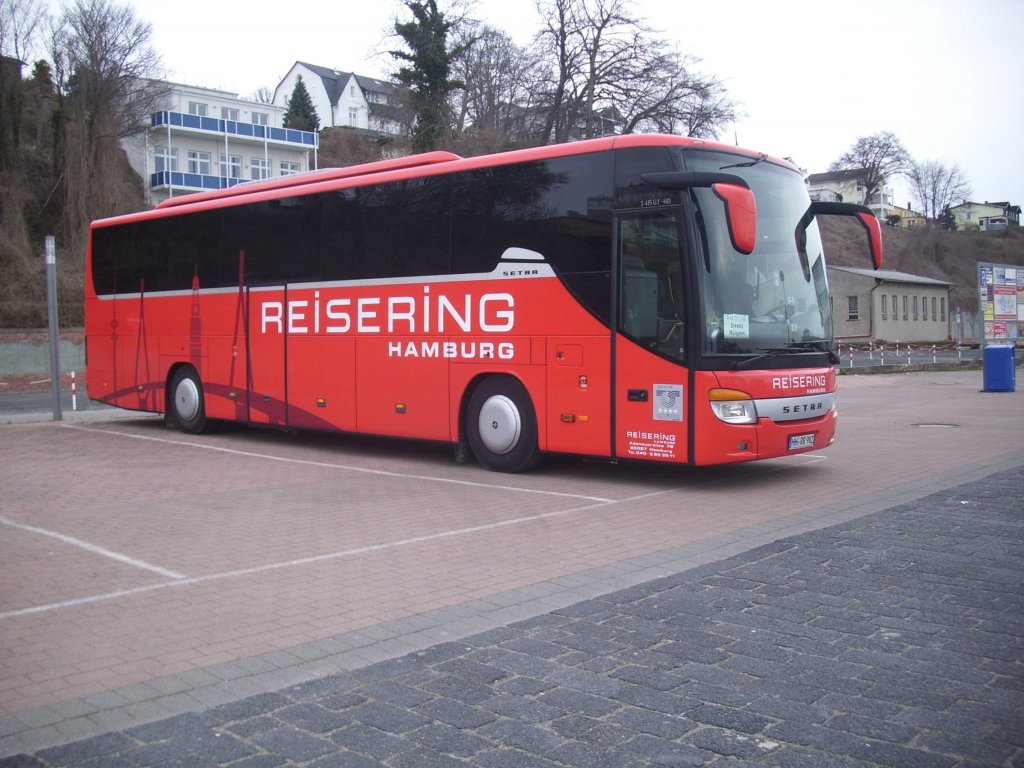 Ein Setra 415 GT-HD vom Reisering Hamburg im Stadthafen Sassnitz.