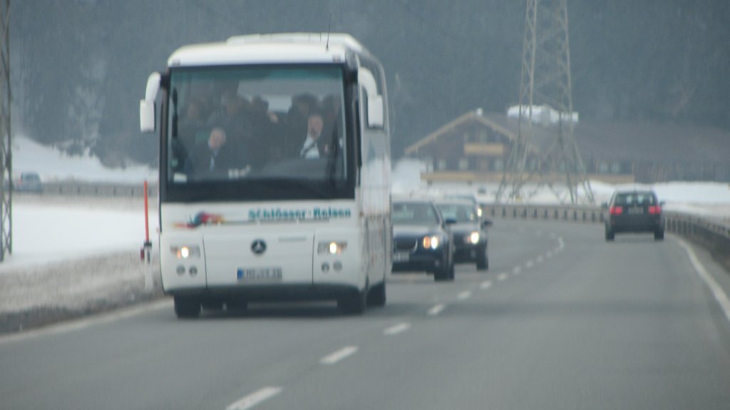 Ein Tourismo Reisebus am 4.3.2012 bei Sll.