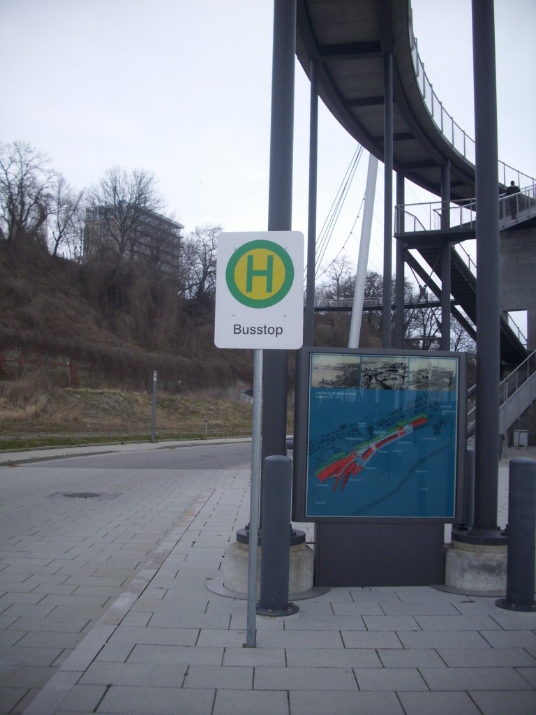 Eine Bushaltestelle im Sassnitzer Stadthafen, welche keine Verwendung hat.