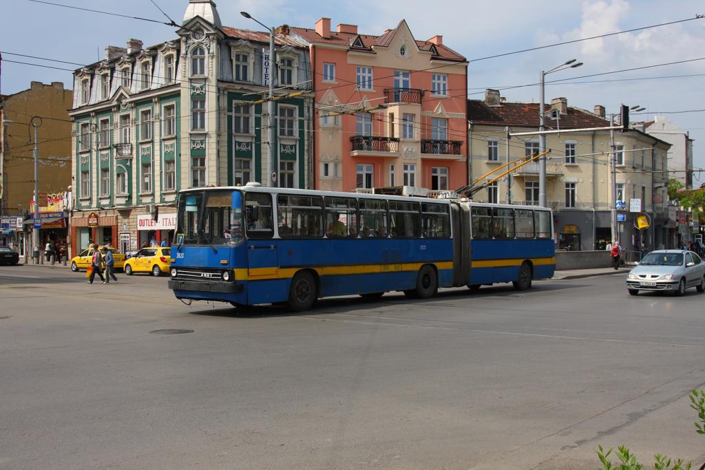 Ikarus Z 80 T, ein O-Bus und Gliederbus, war am 6.5.2013 in der bulgarischen
Hauptstadt im Einsatz.