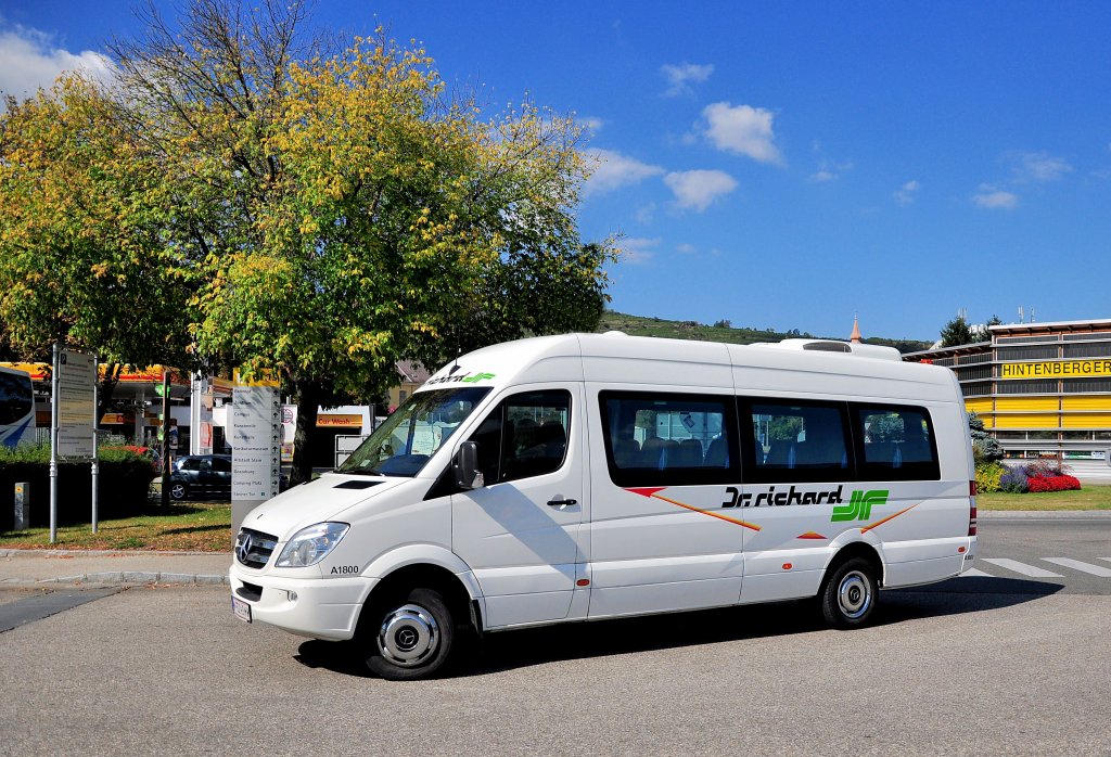 Kleinbus MERCEDES SPRINTER von Dr.RICHARD aus Wien im September 2012 in Krems an der Donau.