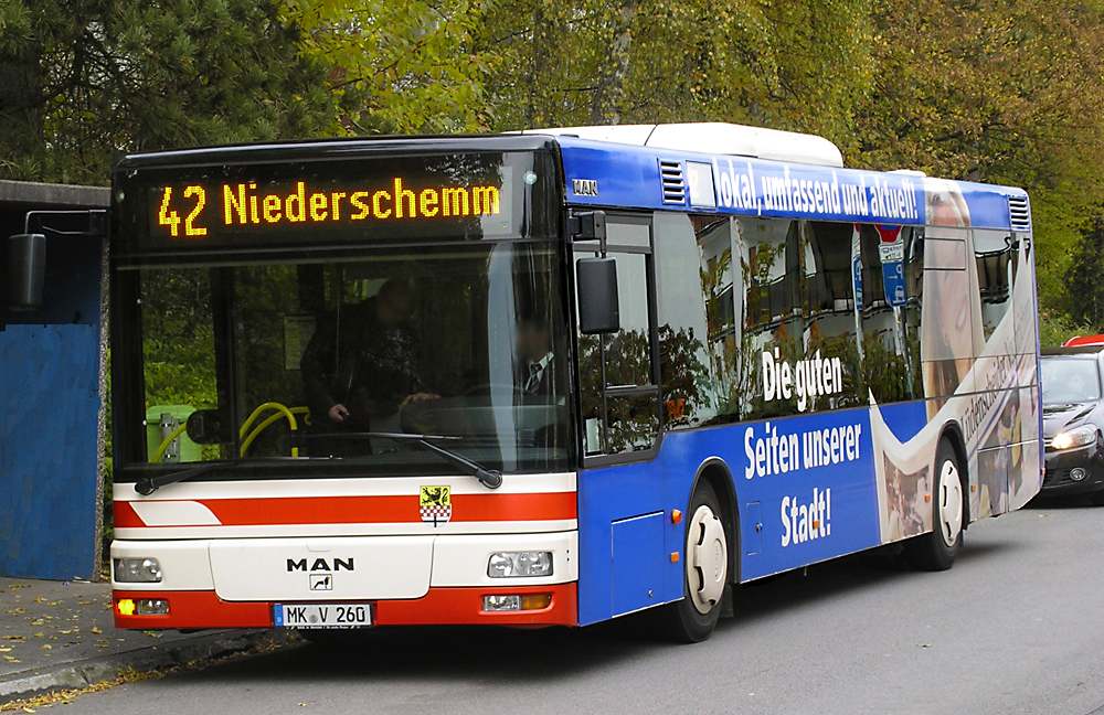 Ldenscheid: MAN - Bus (MK - V 260) mit dem Wappen der MVG im Mrkischen Kreis als Linie 42 beim Haltepunkt Hasenkamp - gesehen im Okt. 2010 
