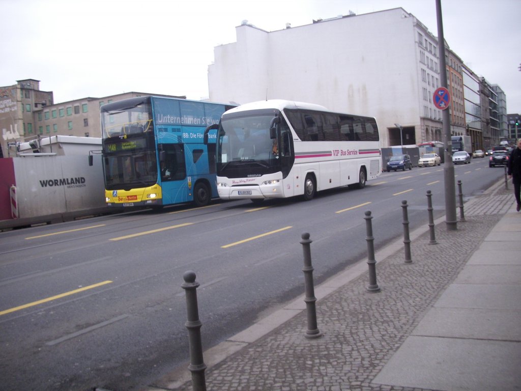 MAN Lion's City DD und Neoplan Tourliner in Berlin.