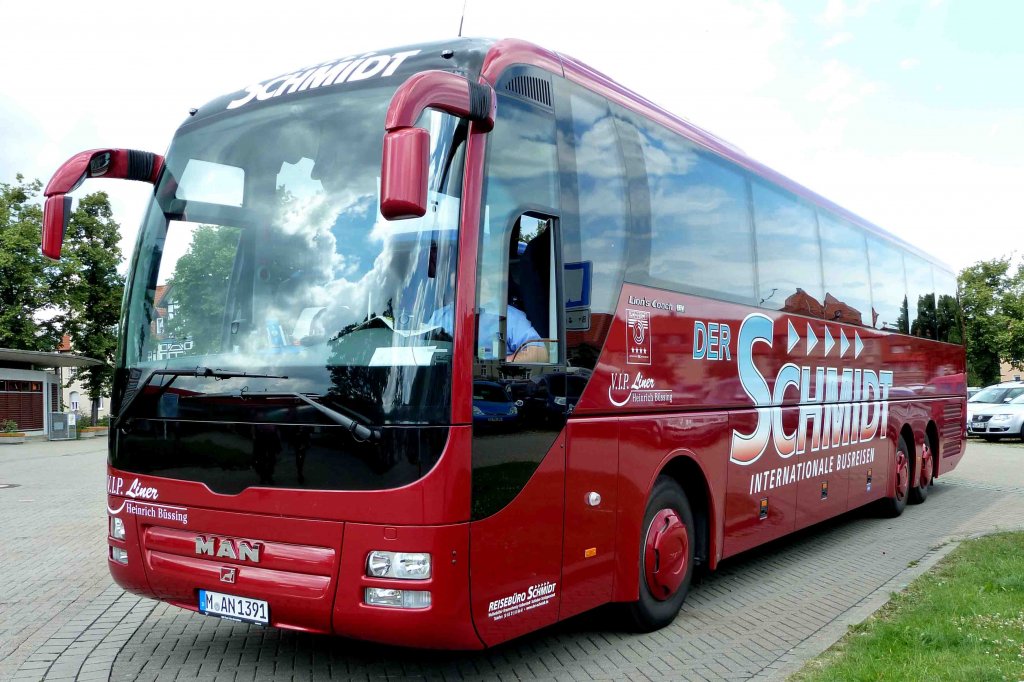 MAN Lion`s coach des Reiseunternehmens  SCHMIDT , gesehen in Wernigerode, Juli 2012