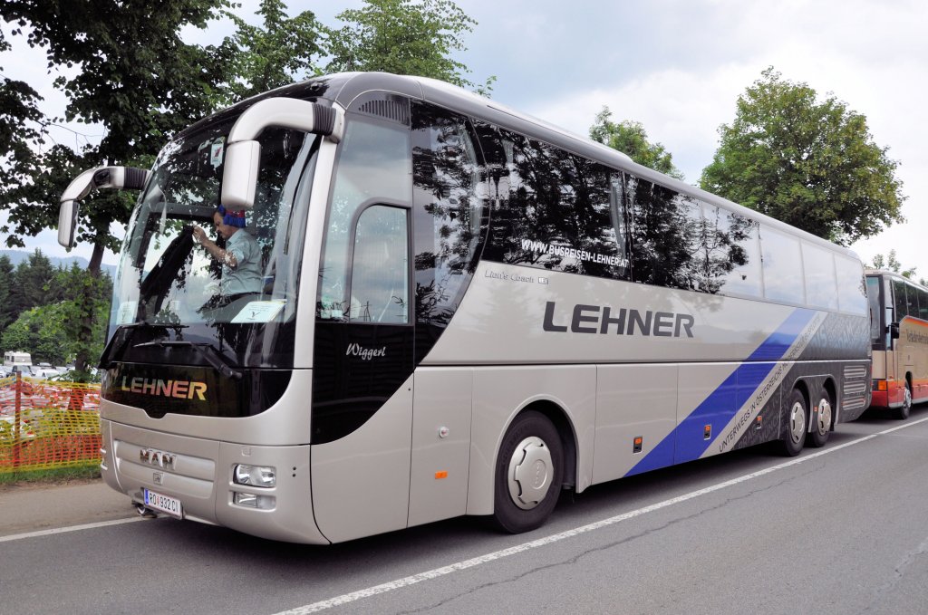 MAN LIONS COACH von LEHNER Reisen aus sterreich bei der Airpower13 in Zeltweg/28.6.2013.