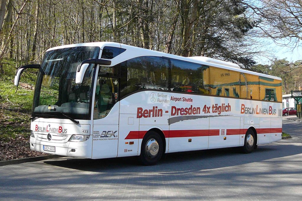 Mercedes Benz Tourismo der  BerlinLinienBus  am 25.04.09 am Bahnhof Ghren/Rgen