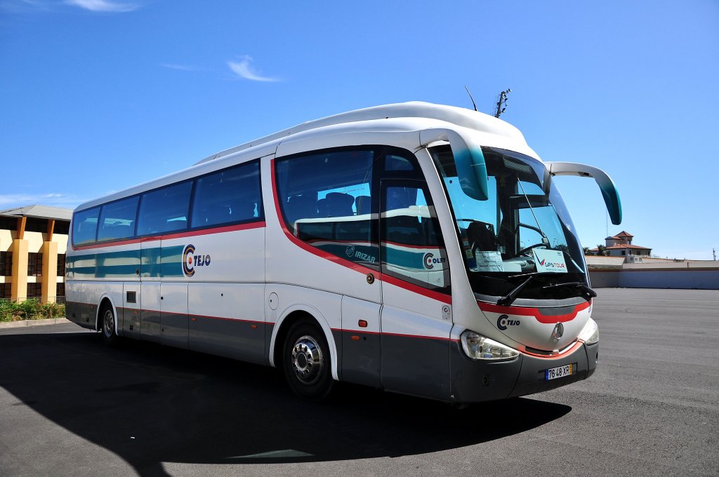 MERCEDES IRIZAR Reisebus im Norden von Madeira gesehen. Mai 2013.