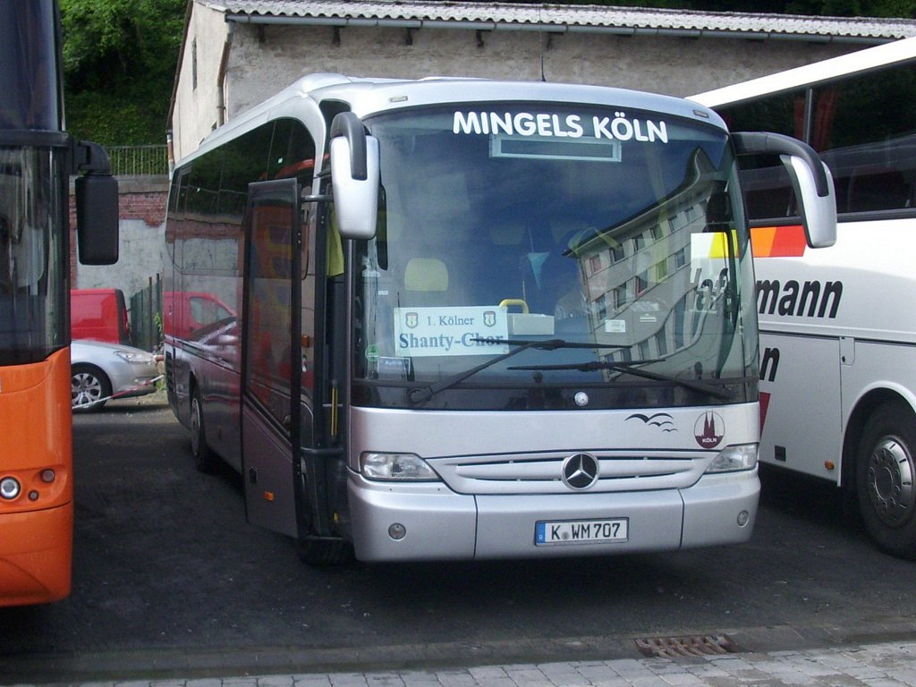 Mercedes Tourino von Mingels Kln aus Deutschland im Stadthafen Sassnitz.