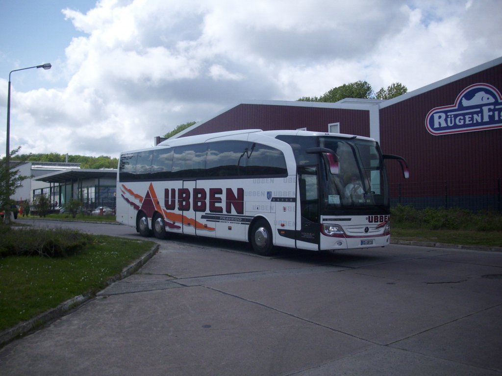 Mercedes Travego von Ubben aus Deutschland im Stadthafen Sassnitz. 