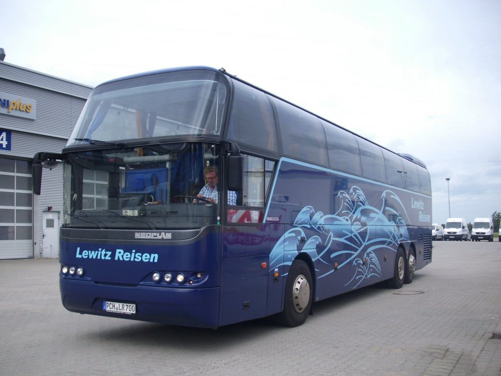 Neoplan Cityliner von Lewitz Reisen/Deutschland in Tilzow.