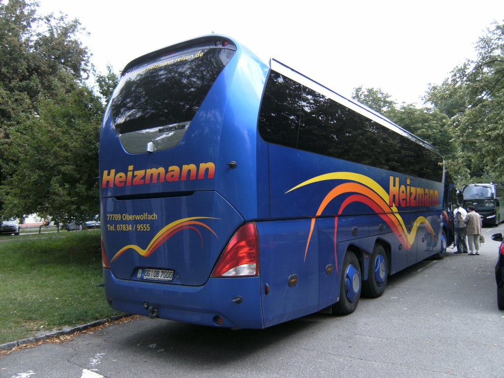 Neoplan Starliner von Heizmann Reisen aus Deutschland am Bodsensee.