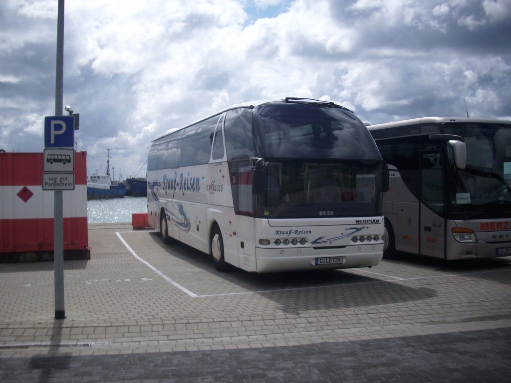Neoplan Starliner von Krau-Reisen aus Deutschland in Sassnitz.