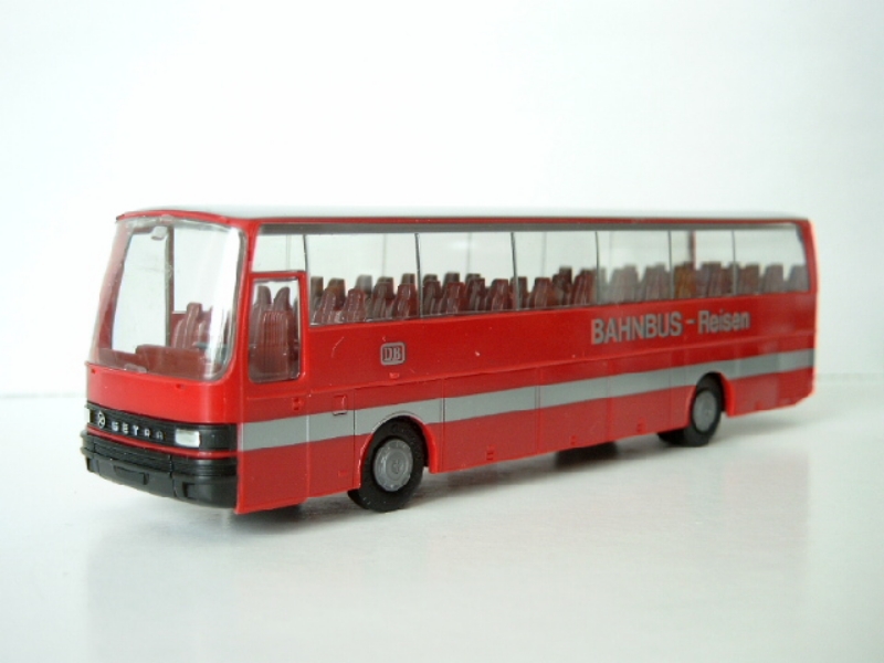 Reisebus SETRA der DEUTSCHEN BUNDESBAHN; mit Werbung fr BAHNBUS – Reisen, Epoche IV [herpa 7542 aus Set  150 Jahre Deutsche Eisenbahn  