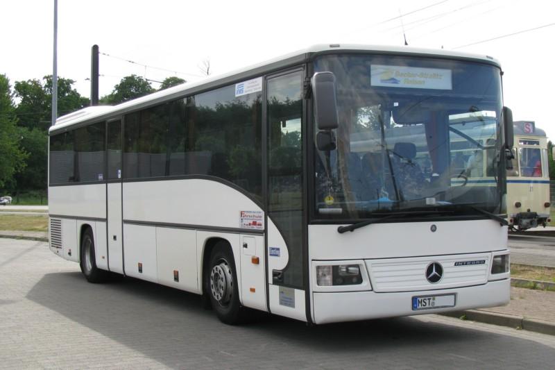 Reiseomnibus MB  CITARO  aus dem Landkreis Mecklenburg-Strelitz (MST) aufgenommen beim  Tag der offenen Tr  der NVS, Schwerin [24.05.2008]