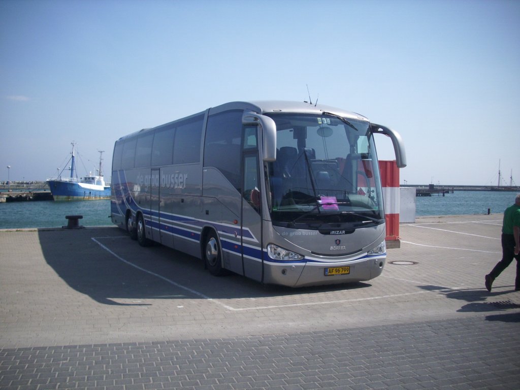 Scania Irizar von de graa busser aus Dnemark im Stadthafen Sassnitz.