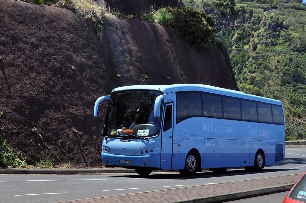 SCANIA Reisebus unterwegs im Norden der Insel Madeira.Mai 2013.