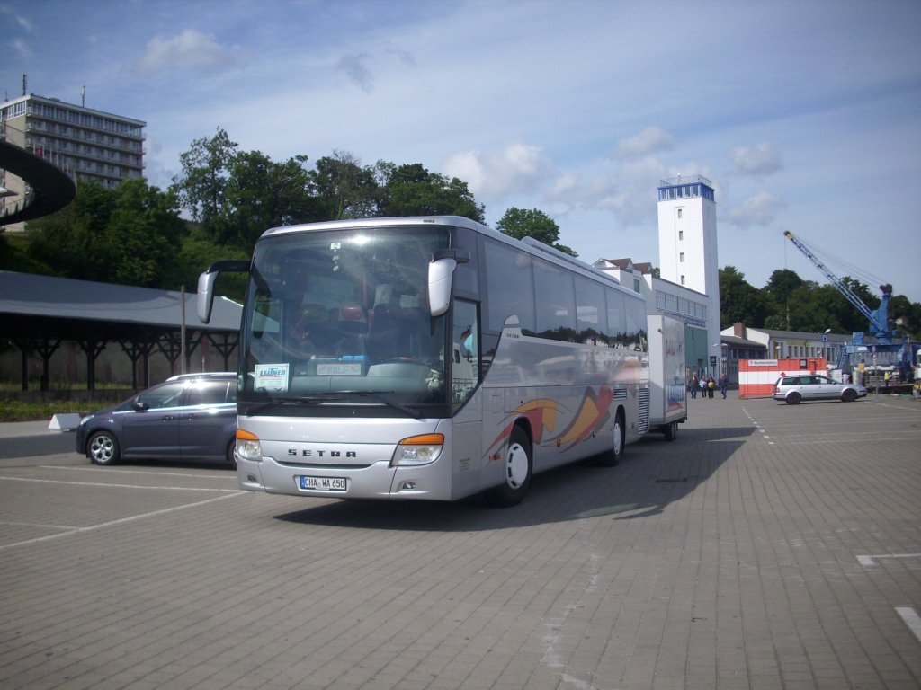 Setra 415 GT-HD mit Anhnger von Bierl aus Deutschland im Stadthafen Sassnitz.