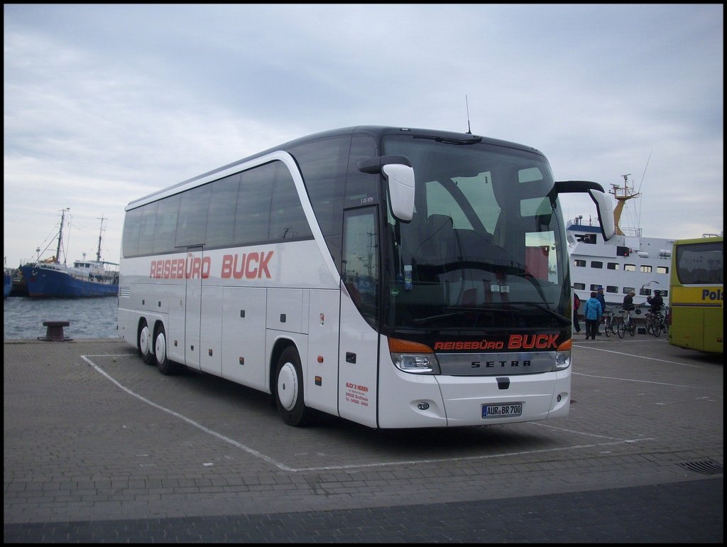 Setra 415 HDH vom Reisebro Buck aus Deutschland im Stadthafen Sassnitz.