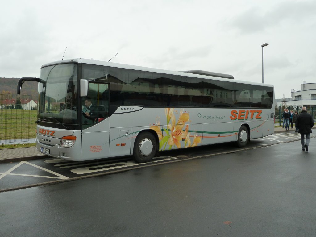 Setra S415UL von  SEITZ  steht auf dem Besucherparkplatz des Erlebnisbergwerks Merkers/Thringen, November 2012