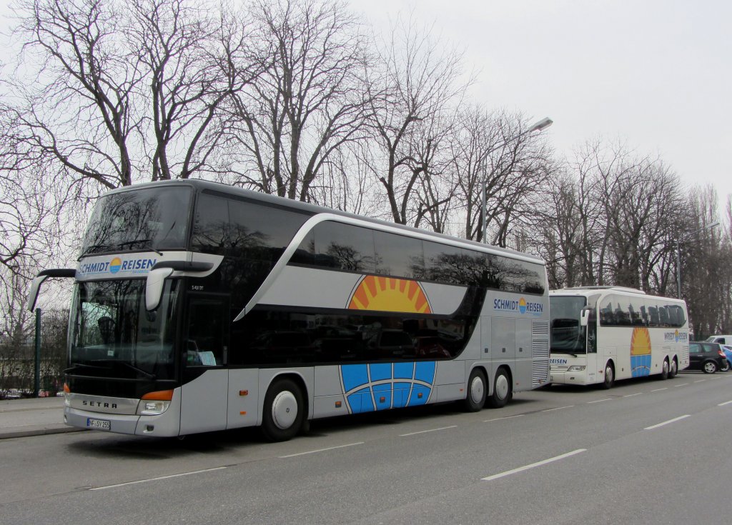 SETRA S431 DT aus Deutschland im April 2013 in Wien.