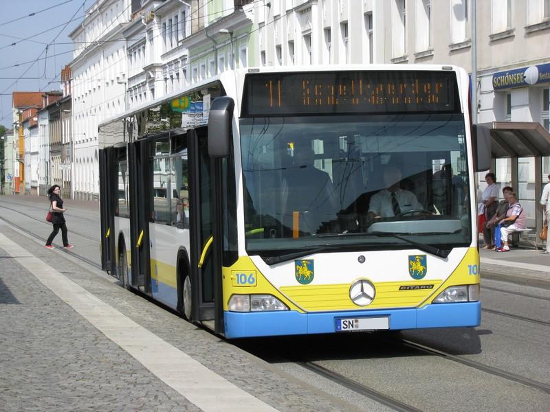 Stadtlinienomnibus MB  CITARO , Nr. 106 der Nahverkehr Schwerin (NVS), aufgenommen in der Wismarsche Strae, Schwerin [15.08.2009]