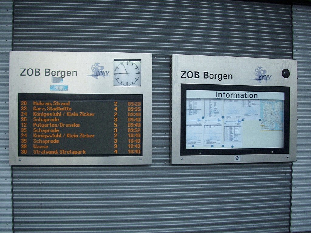Zielanzeiger am Busbahnhof Bergen.