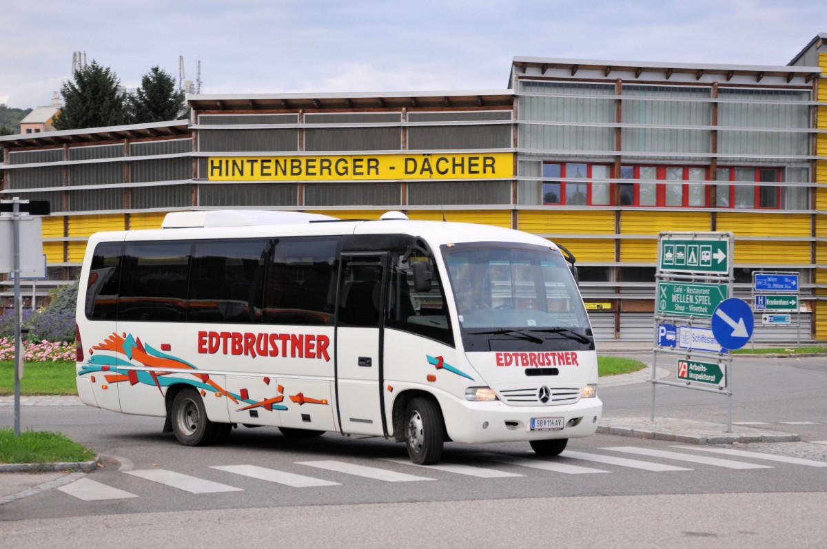  Mercedes Medio von Edtbrustner Reisen aus sterreich am 20.9.2014 in Krems.
