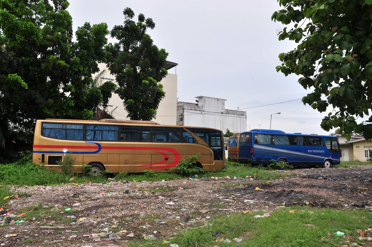 Autobusfriedhof im Medan/Nordsumatra,Juni 2014.