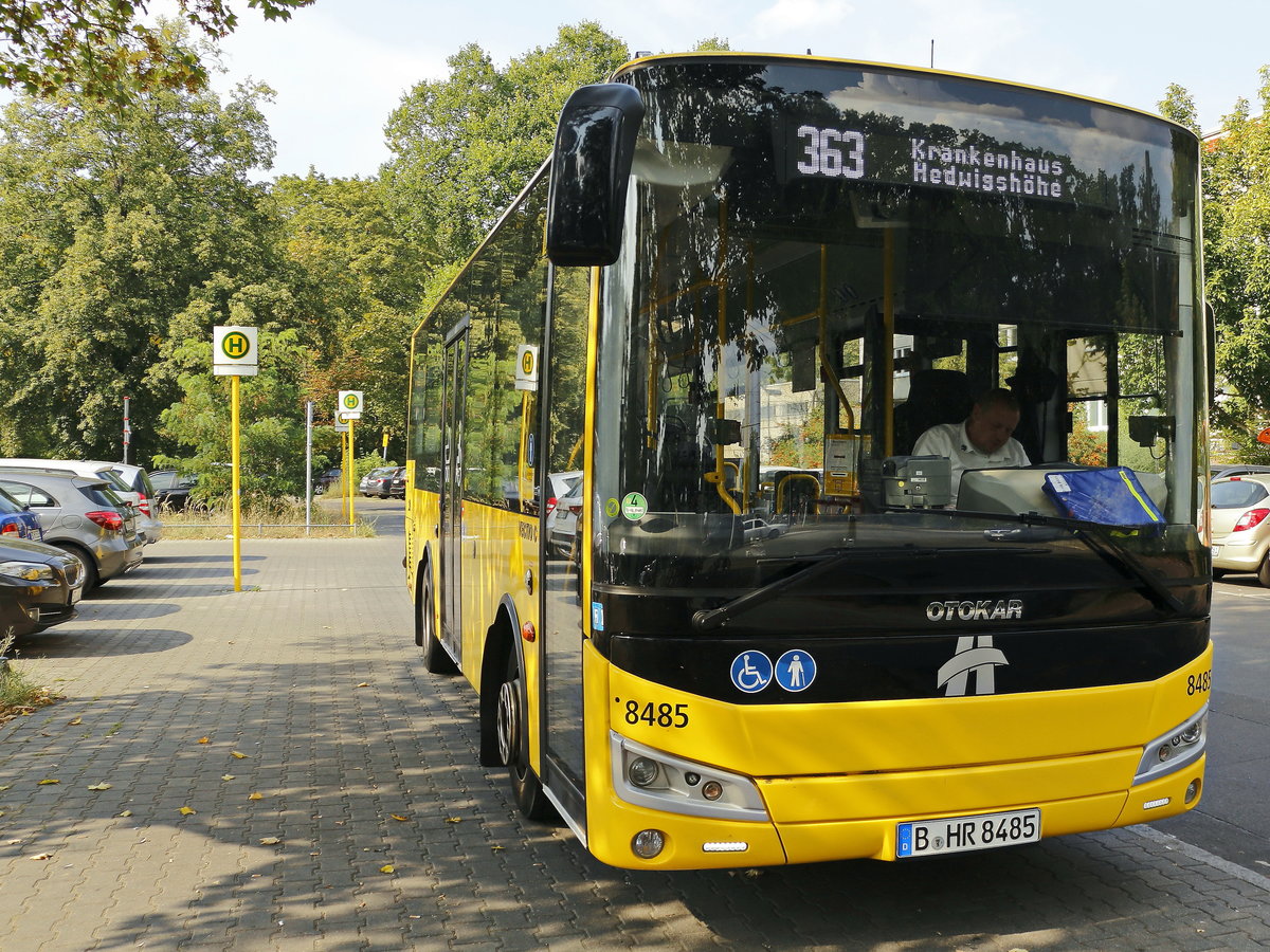 Berlin Grnau steht am 26. August 2019 ein Bus Otokar Vectio C an der Endhaltestelle.