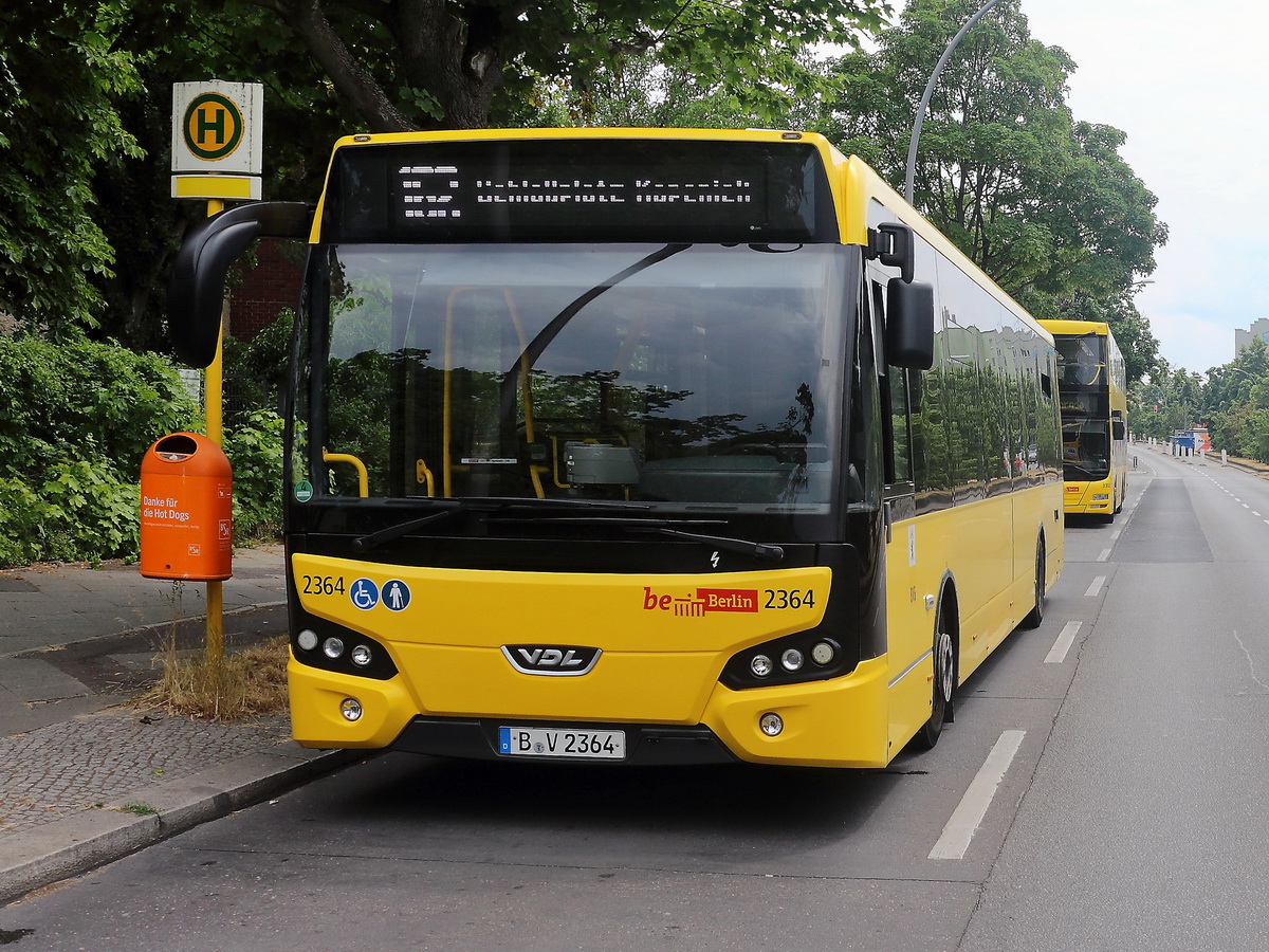 Citea LLE der BVG auf der Linie 162 in Berlin Rudow an der Endhaltestelle am 02. Juli 2021. 