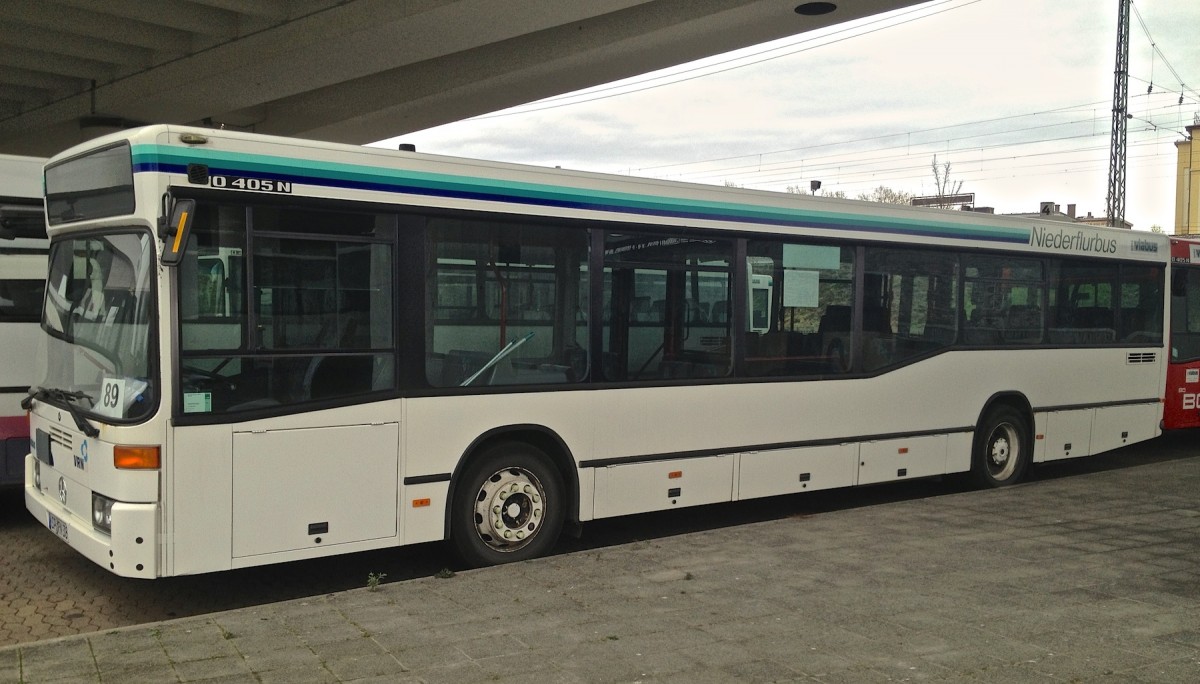 Diesen Mercedes-Benz O 405N2 habe ich am 22.03.2014 am Hauptbahnhof Ludwigshafen aufgenommen. Er gehrt dem Busunternehmen Viabus.