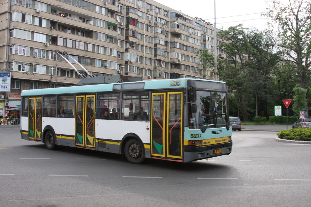 Dieser O-Bus soll laut einem Insider frher in den Niederlanden unterwegs gewesen sein. Am 15.5.2015 fotografierte ich ihn im Liniendienst von Bukarest am Bahnhof Gare de Nord.