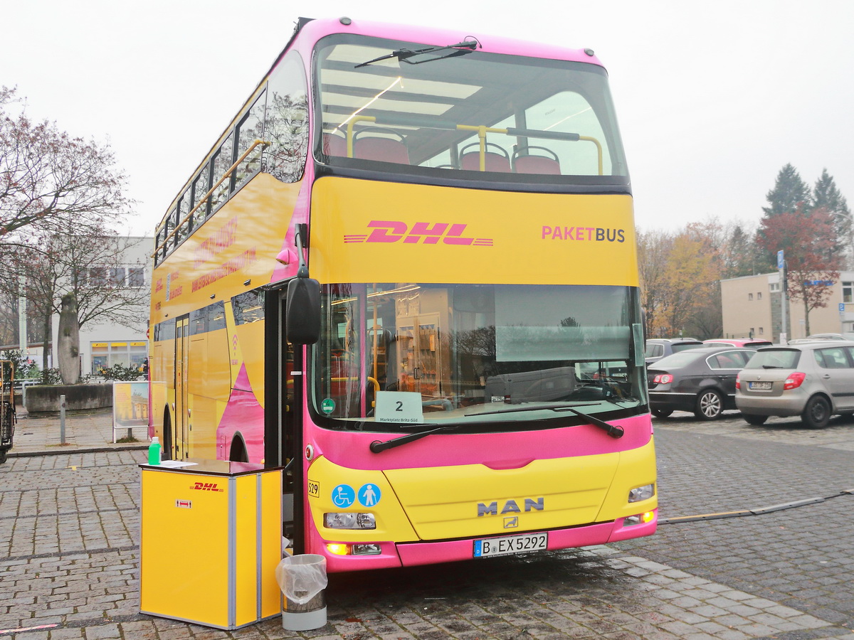 Einstiegsbereich in einen sogenannte Paketbusse. Hier ein MAN Lions City am 09. Dezember 2020 auf den Marktplatz Britz-Sd in Berlin.