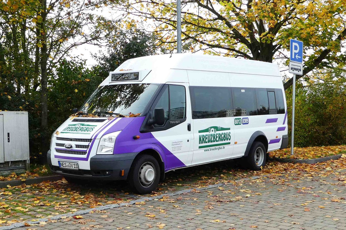 Ford Transit von  Kreuzbergbus  steht auf dem Busplatz in Bad Neustadt/Saale im Oktober 2017