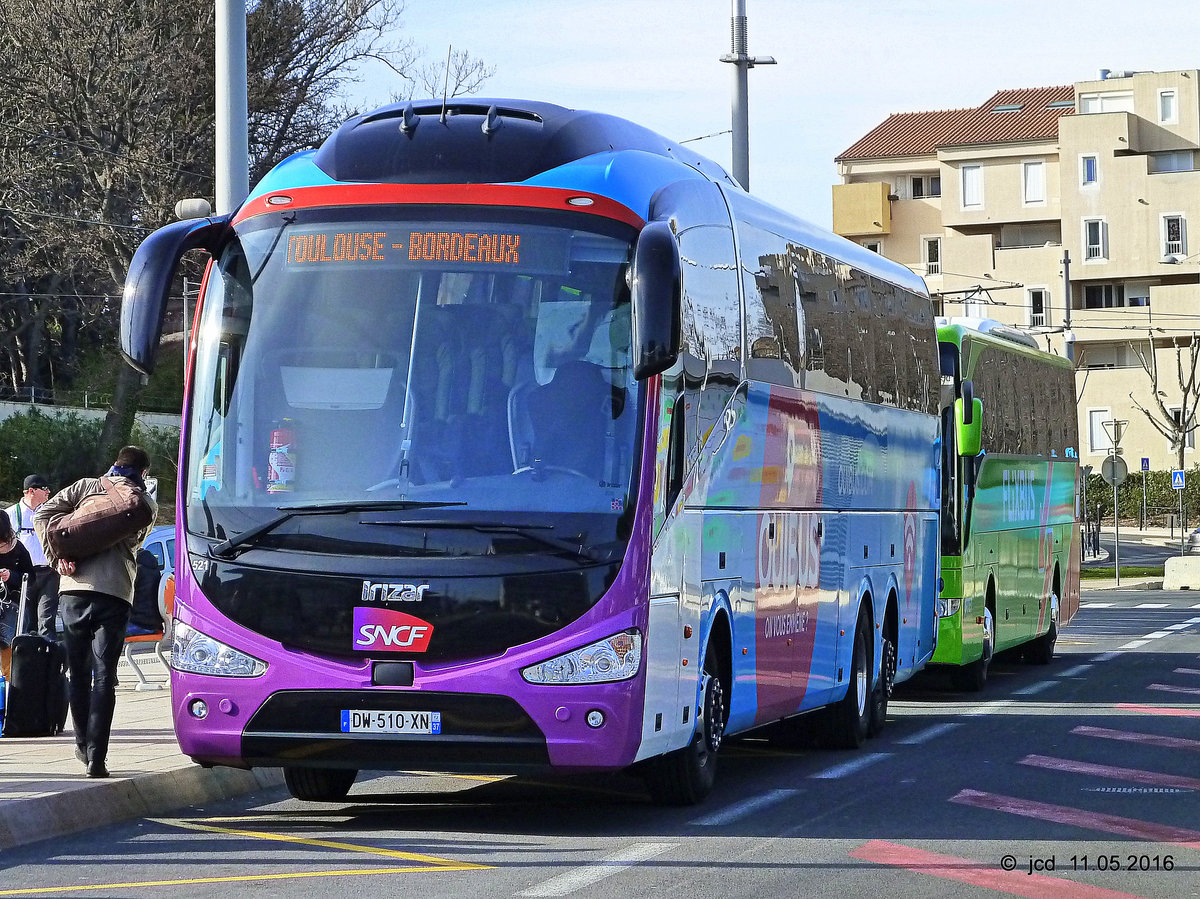 Frankreich, Languedoc-Roussillon, Hérault, Montpellier Sabines (an der Trambahn Linie 2): ein OUIBUS (vorher: iD BUS) der SNCF (IRIZAR i6). 01.03.2016