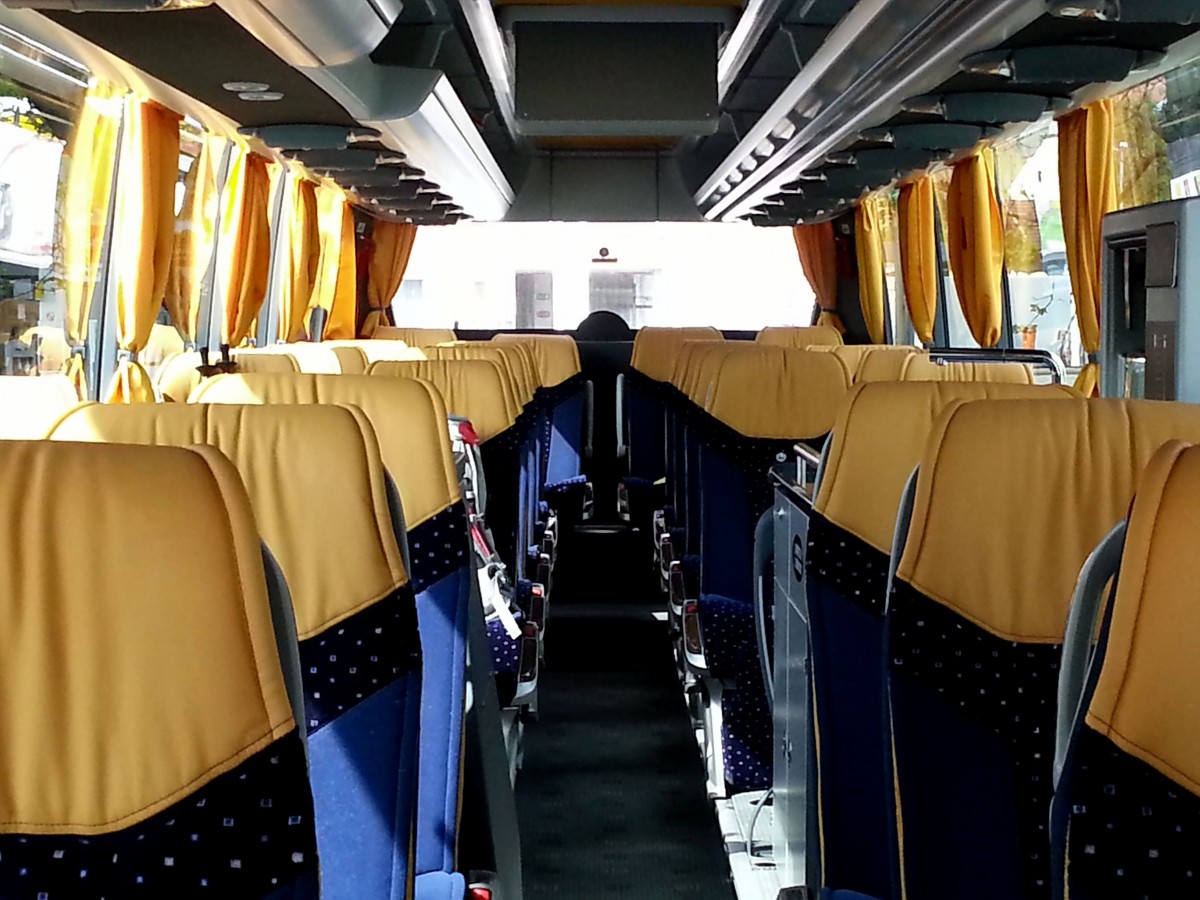 Gediegene Sitze im MERCEDES BENZ TRAVEGO Bluetec Euro 6 von Berchtold aus Deutschland,im April 2014 in Krems.