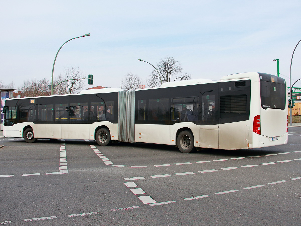 Heckansicht Schienenersatzverkehr am 30. Mrz 2018 am Bahnhof Berlin Sdkreuz Mercedes-Benz Citaro - URB-Unser-Roter-Bus GmbH aus Uckermnde.