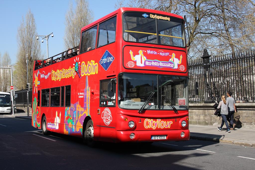 Hop on hop off Bus der roten Linie am 8.4.2017 in der City von Dublin.