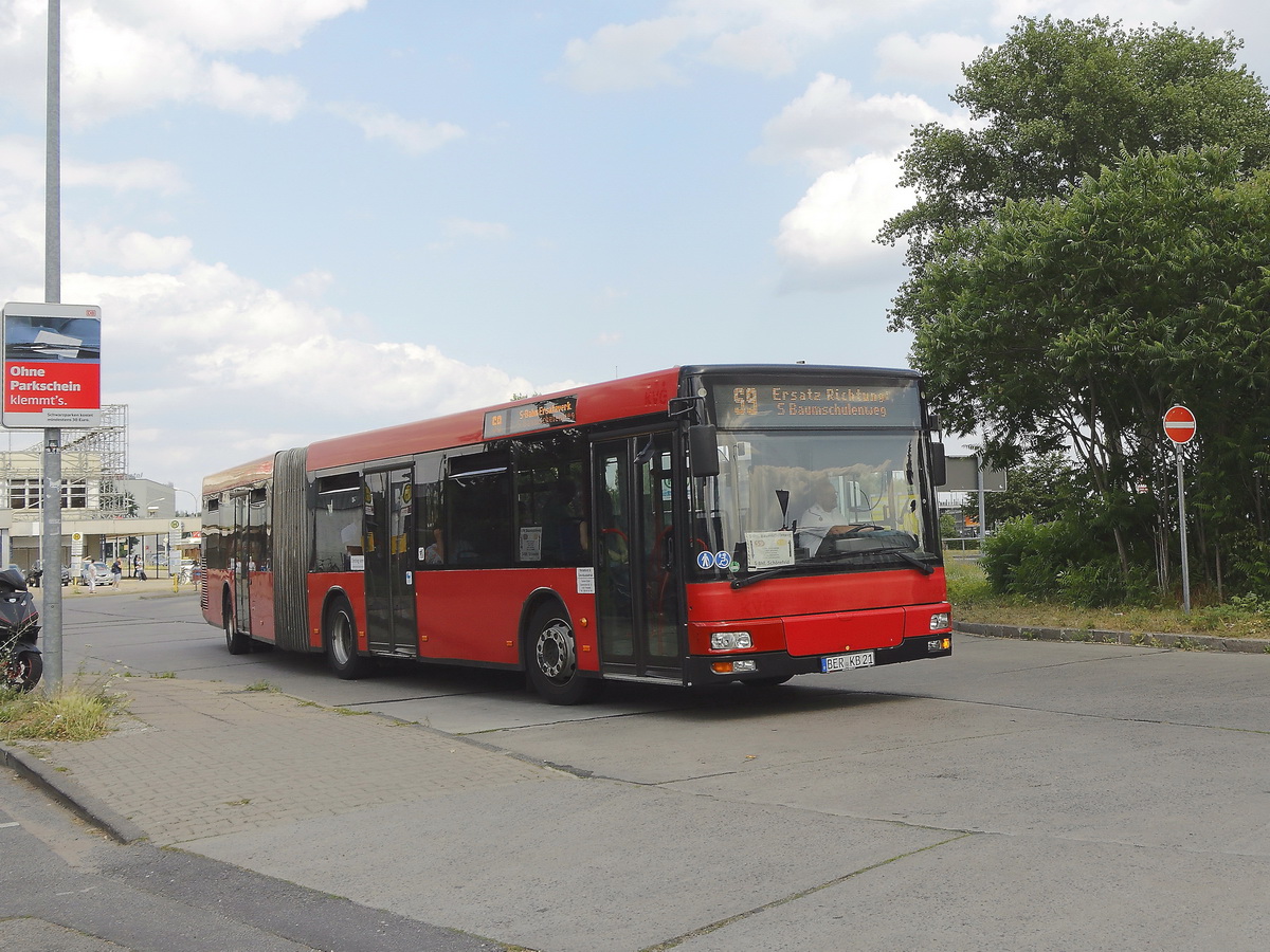 Im SEV der S- Bahn Berlin S9  ist dieser MAN NG 313 (ex.KVG Kiel) vom Reisebüro & Omnibusbetrieb Karsten Brust, hier am Bahnhof Berlin Flughafen Schönefeld am 01. Juli 2019.