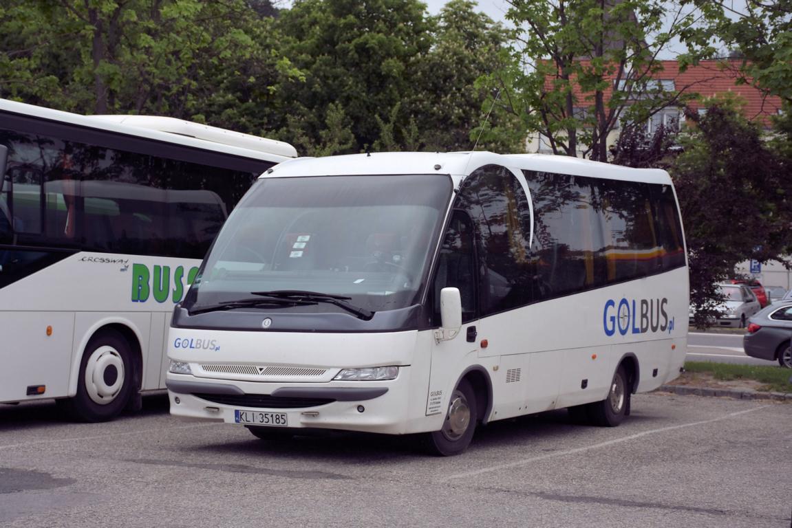 Indcar Kleinbus von GOLBUS.PL in Krems.