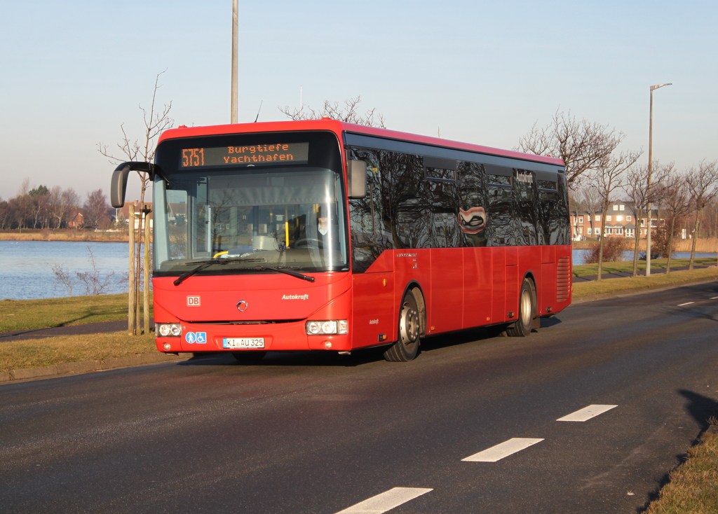 Irisbus Crossway als Linie 5751 von Burg auf Fehmarn Niendorfer Platz nach Burgtiefe Yachthafen kurz vor Burgtiefe Kurzentrum.30.12.2016