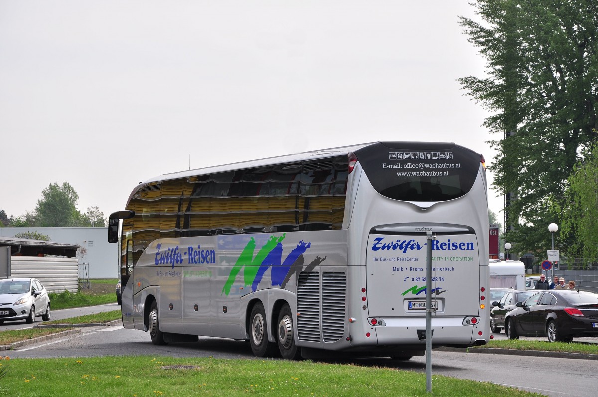 Irisbus Magelys von Zwlfer Reisen aus Niedersterreich am 30.4.2015 in Krems unterwegs.