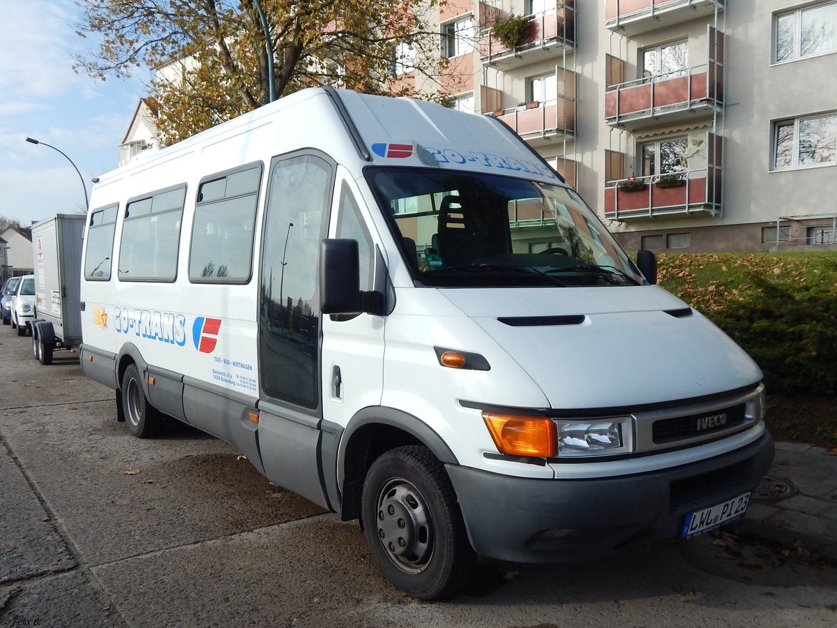 Iveco Daily von Go-Trans Busreisen aus Deutschland in Sassnitz. 