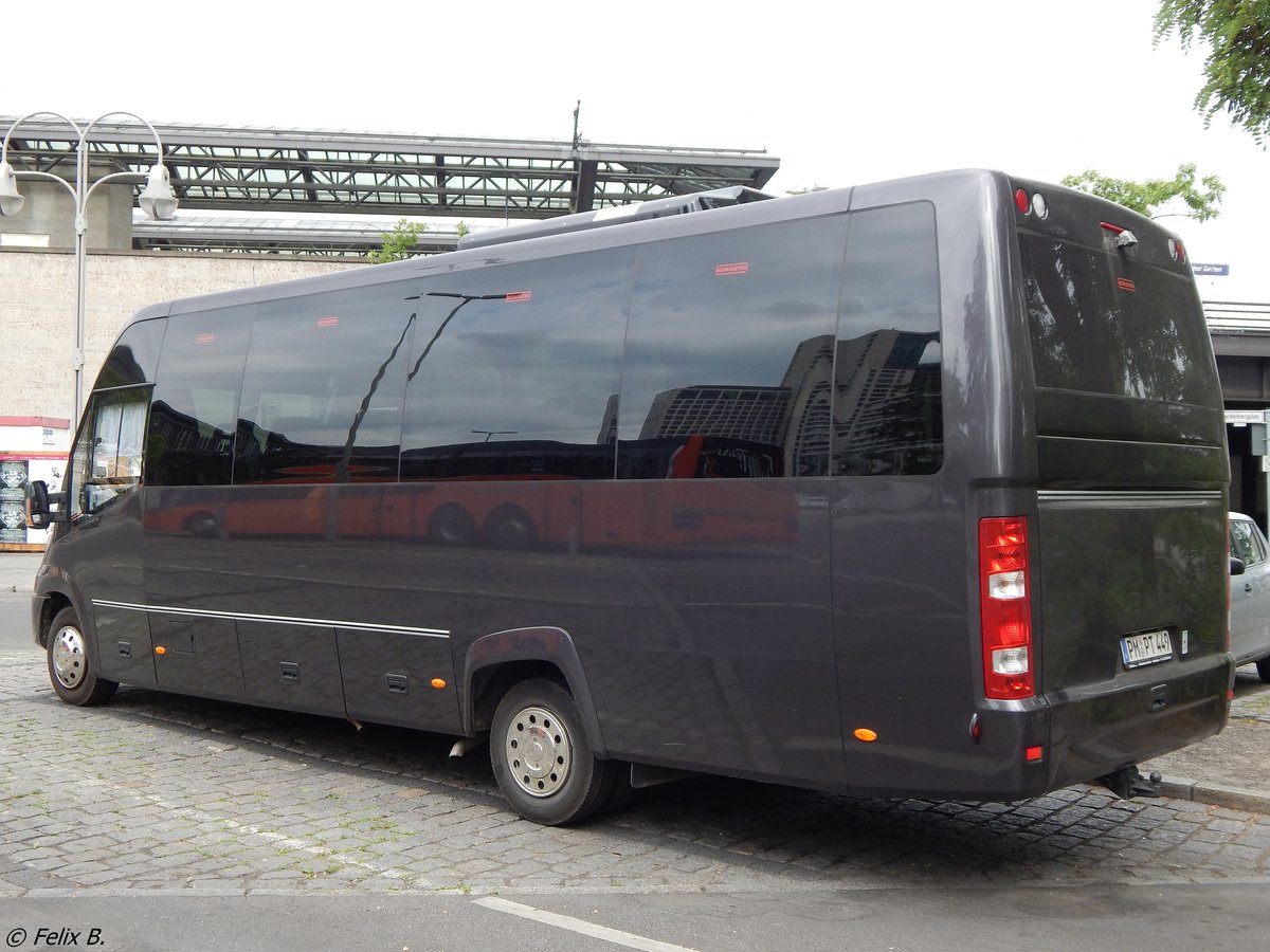 Iveco Daily von Potsdam Bus aus Deutschland in Potsdam. 