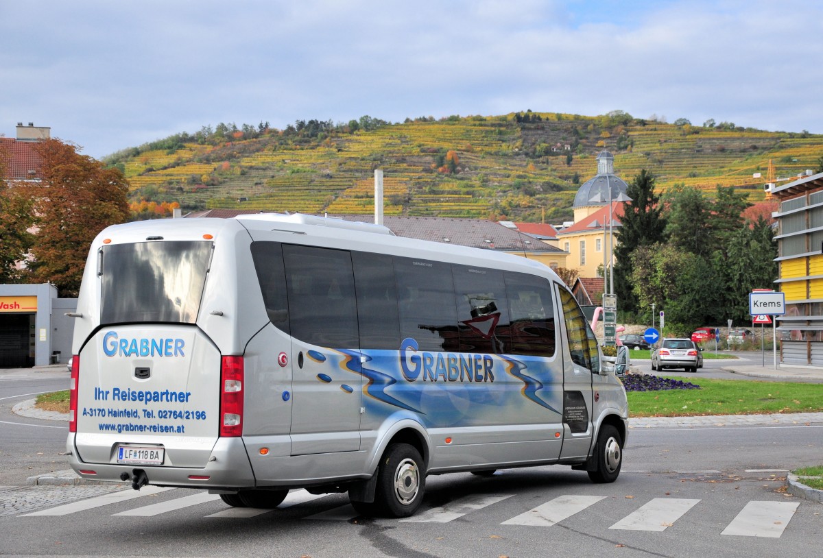 Iveco Kleinbus von Grabner Reisen / sterreich im Herbst 2013 in Krems.