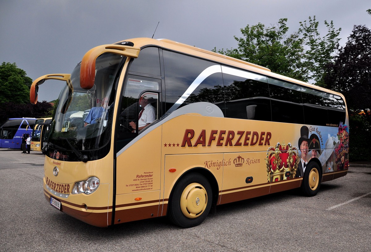King Long von Raferzeder Reisen aus sterreich am 31.Mai 2014 in Krems gesehen.